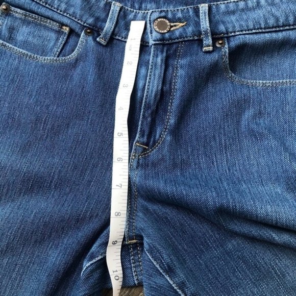 L.L. Bean Classic Fit Straight Leg Mid-Rise Medium Wash Size 4 - Picture 6 of 9